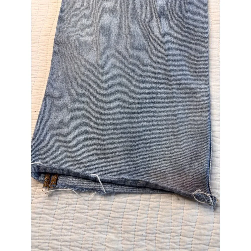 Zara Womens Distressed Straight-Leg Light Wash Denim Jeans SZ 4 Raw Hem - Picture 4 of 9